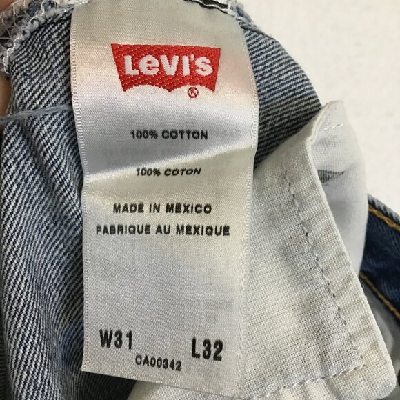 Levi's Men's 501 Light Wash Button Fly Boot Cut Jeans  Size 31 x 32 - Picture 11 of 12